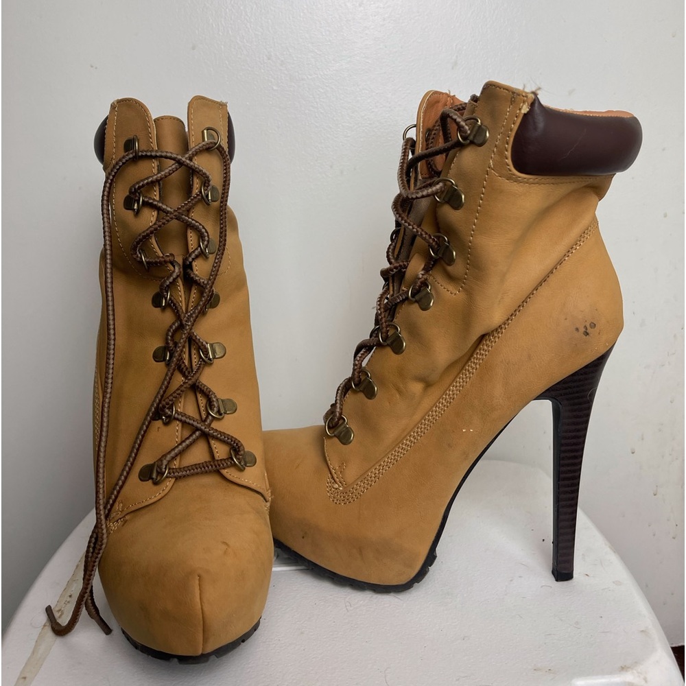 Timberland style boot, size 9